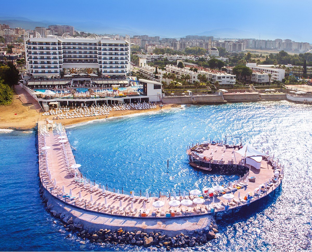 Azura Deluxe Resort & Spa