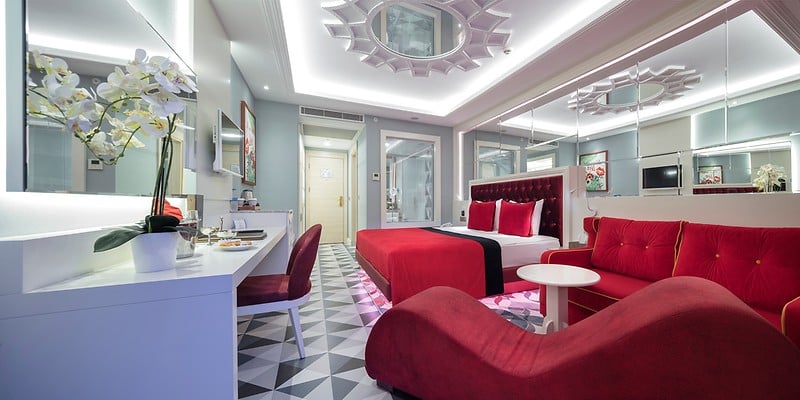 Love Standart Kara Manzaralı